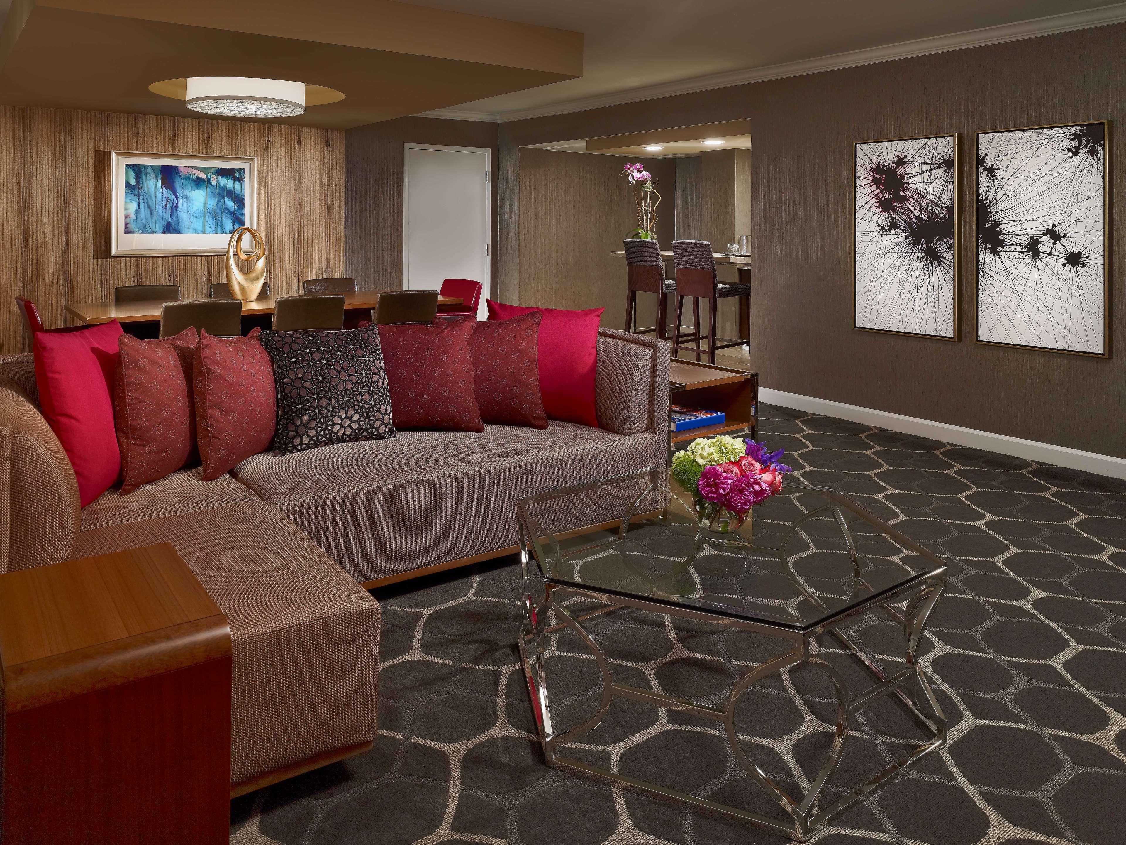 The Royal Sonesta Galleria Hotel 4*